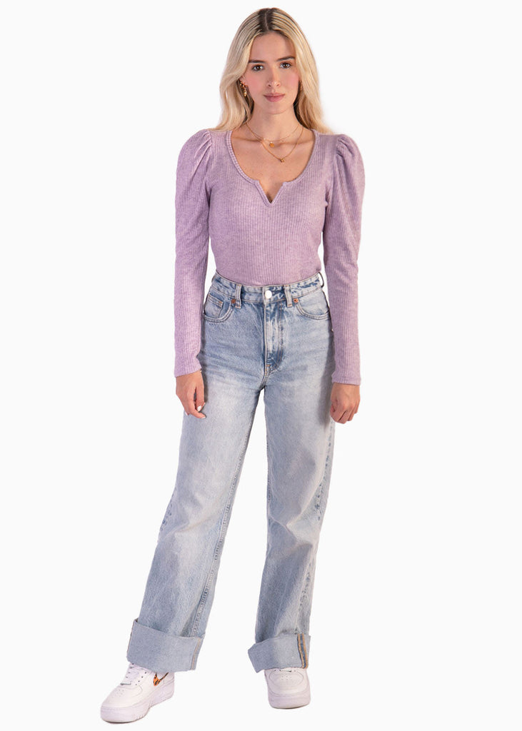 Buzo manga larga, escote en v y recogido en hombros color lila, morado para mujer - Flashy