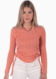 Buzo manga larga tejido con recogido en laterales color coral para mujer - Flashy