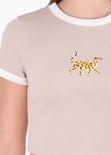 Camiseta baby tee en rib con bordado de leopardo para mujer - Flashy
