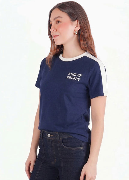 Camiseta basica con estampado y con rayas y cuello en contraste - SEDONA.AZUL