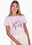 Camiseta con estampado "love tour" de animal print color morado, lila para mujer - Flashy