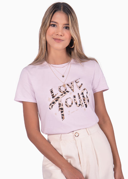 Camiseta con estampado "love tour" de animal print color morado, lila para mujer - Flashy