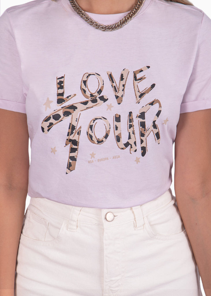 Camiseta con estampado "love tour" de animal print color morado, lila para mujer - Flashy