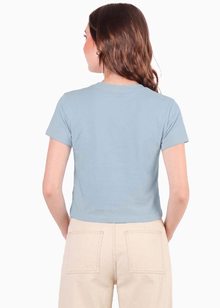 Camiseta con silueta semi oversize y con texto gráfico estampado - ALAJUELA