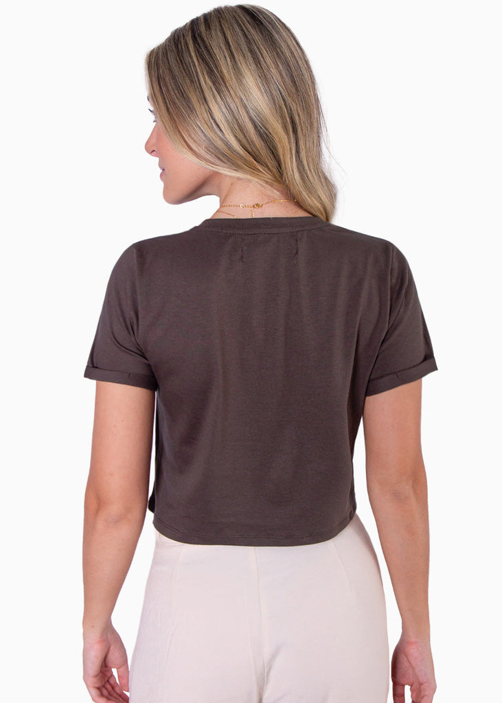 Camiseta corta con bordado de mariposa color café para mujer - Flashy