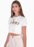 Camiseta corta con estampado "Femme" en animal print color marfil, blanco para mujer - Flashy