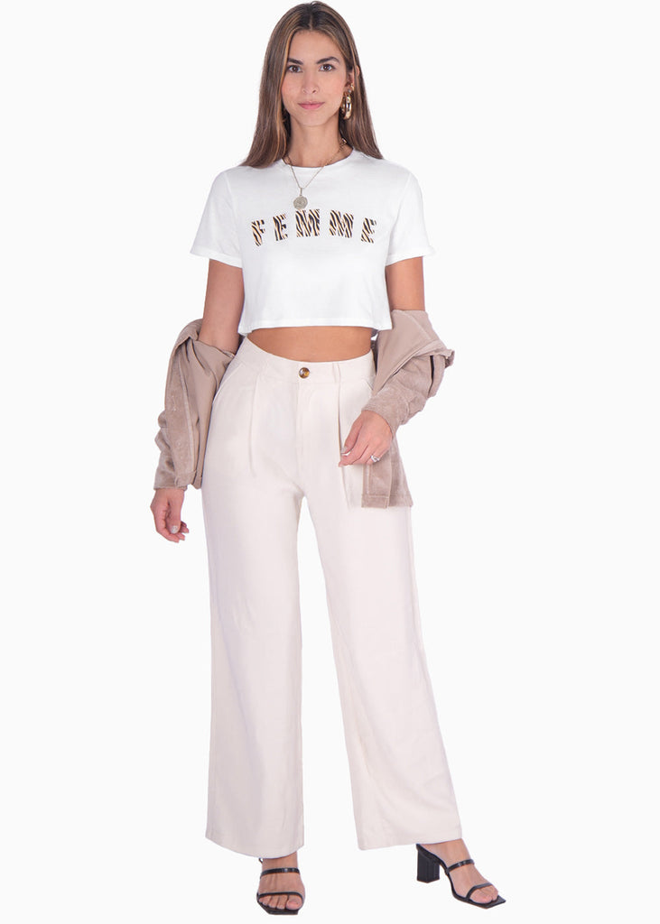 Camiseta corta con estampado "Femme" en animal print color marfil, blanco para mujer - Flashy