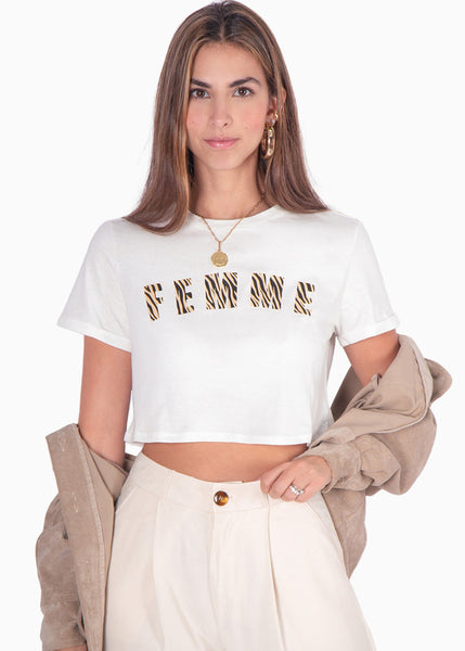 Camiseta corta con estampado "Femme" en animal print color marfil, blanco para mujer - Flashy