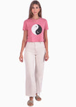 Camiseta corta de ojaletes con estampado de ying yang color rosado para mujer - Flashy