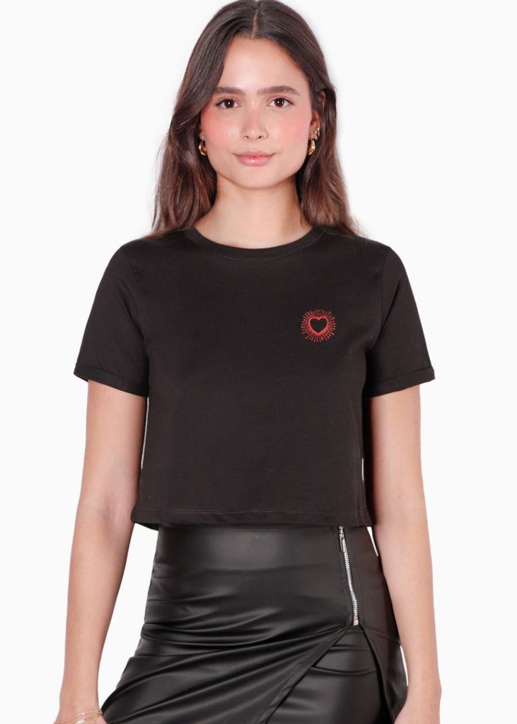 Camiseta crop con bordado de corazón color negro para mujer - Flashy