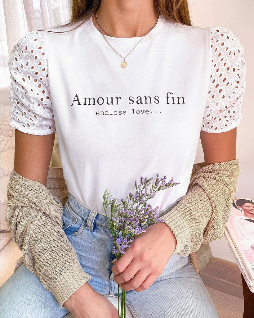 Camiseta estampada "Amour sans fin" con mangas de ojalillo para mujer - Flashy
