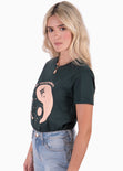 Camiseta estampada "bring good energy everywhere" color verde para mujer - Flashy