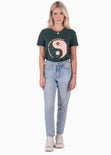 Camiseta estampada "bring good energy everywhere" color verde para mujer - Flashy