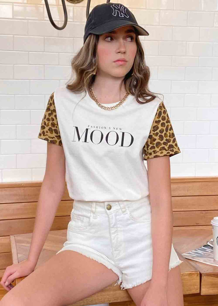 Camiseta estampada con mangas de animal print color blanco para mujer - Flashy
