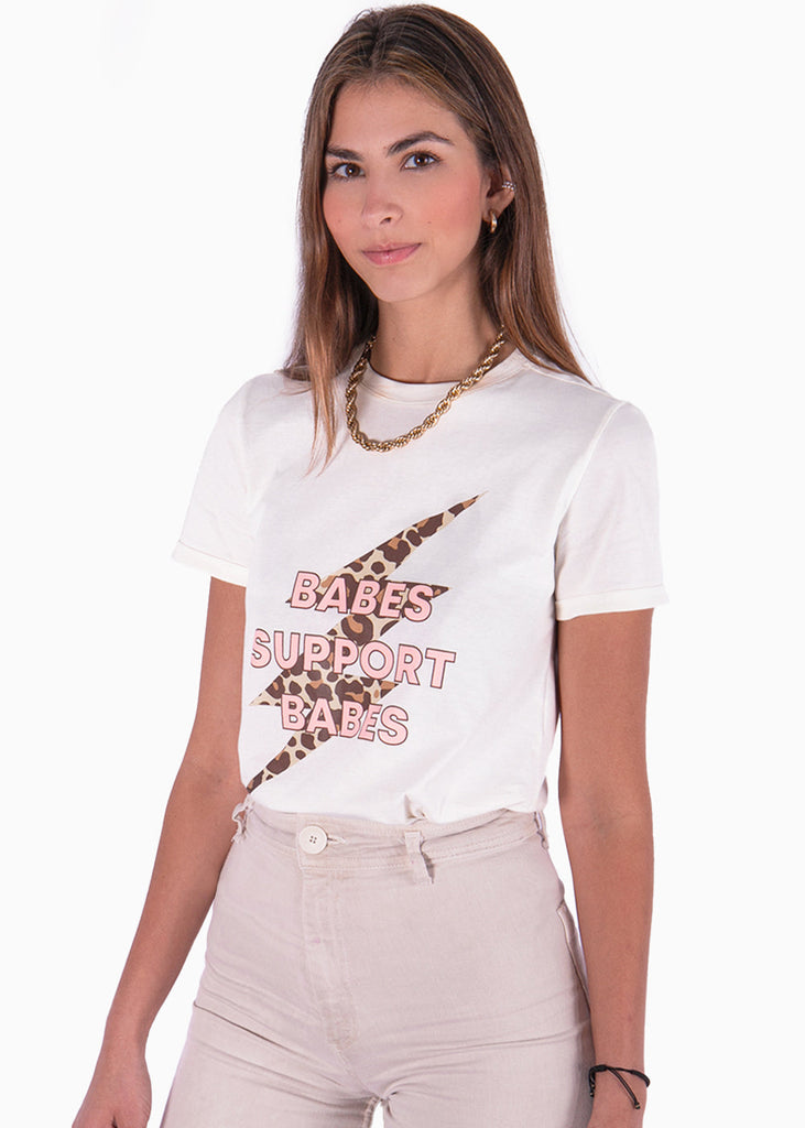 Camiseta estampada rayo "Babes support babes" con animal print color blanco para mujer - Flashy
