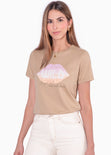 Camiseta estampada "Wild, let your soul and mind shine" color beige para mujer - Flashy