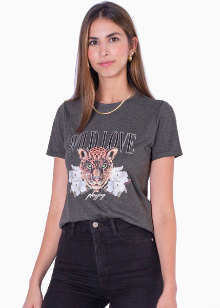 Camiseta estampada "Wild love, playing with fire" color gris para mujer - Flashy