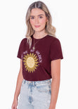 Camiseta estampada "You're so golden" color vino para mujer - Flashy