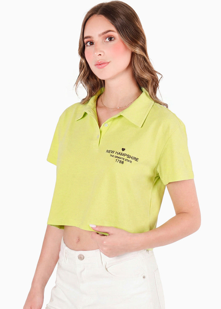Camiseta tipo polo cropped con perilla, cuello y bordado - GERBERA.AMARILLO
