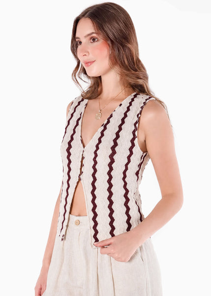 Chaleco con cuello en V y broches en escote en tela tejida de color vinotinto - CEREZA