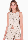 Chaleco tipo sastre con cuello redondo, abertura y estampado de palmeras color beige para mujer - Flashy