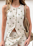 Chaleco tipo sastre con cuello redondo, abertura y estampado de palmeras color beige para mujer - Flashy