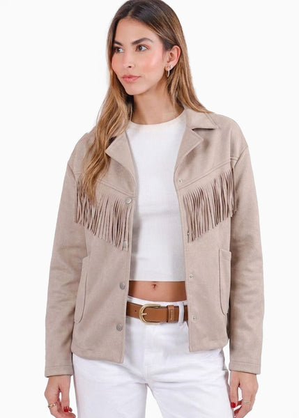 Chaqueta tipo gamuza color beige de botones y con flecos - CANTABRIA