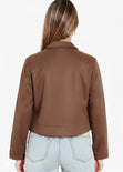 Chaqueta tipo gamuza con entrelazado en cuello y bolsillos - CEIBA