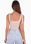 Crop top con anudados en tiras y escote cuadrado color beige para mujer - Flashy