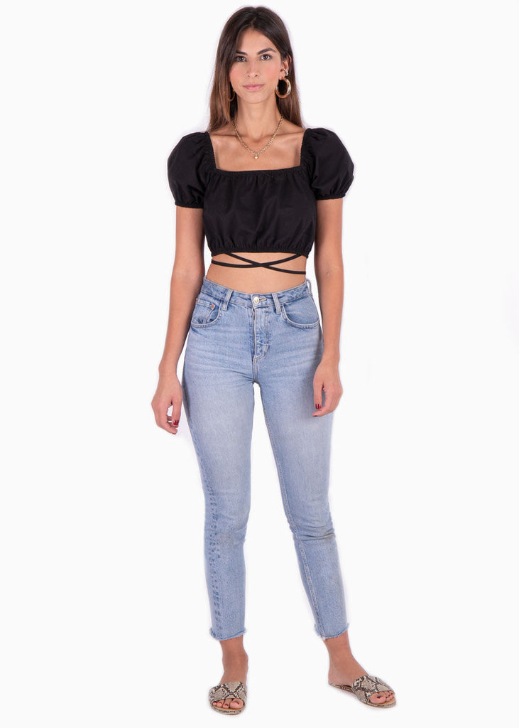Crop top con anudados y mangas embombadas color negro para mujer - Flashy