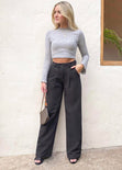 Crop top con cuello alto manga larga color gris para mujer - Flashy