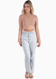 Crop top con cuello alto manga larga color beige para mujer - Flashy