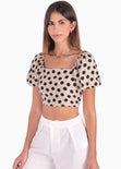 Crop top con estampado de puntos, mangas embombadas y escote cuadrado color beige para mujer - Flashy
