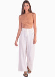 Crop top cuello alto con entorchado en frente color café, camel para mujer - Flashy