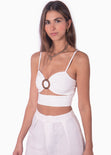 Crop top de tiras con aro en el escote color blanco para mujer - Flashy