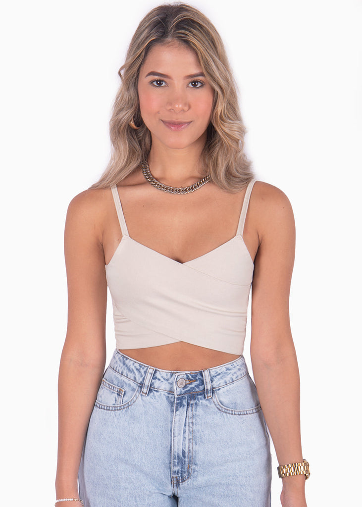Crop top de tiras con escote y frente cruzado color beige para mujer - Flashy