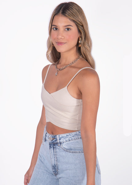 Crop top de tiras con escote y frente cruzado color beige para mujer - Flashy