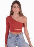 Crop top de un solo hombro y cruce en abdomen color terracota para mujer - Flashy