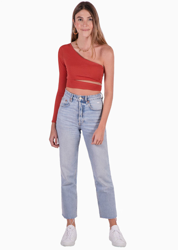 Crop top de un solo hombro y cruce en abdomen color terracota para mujer - Flashy