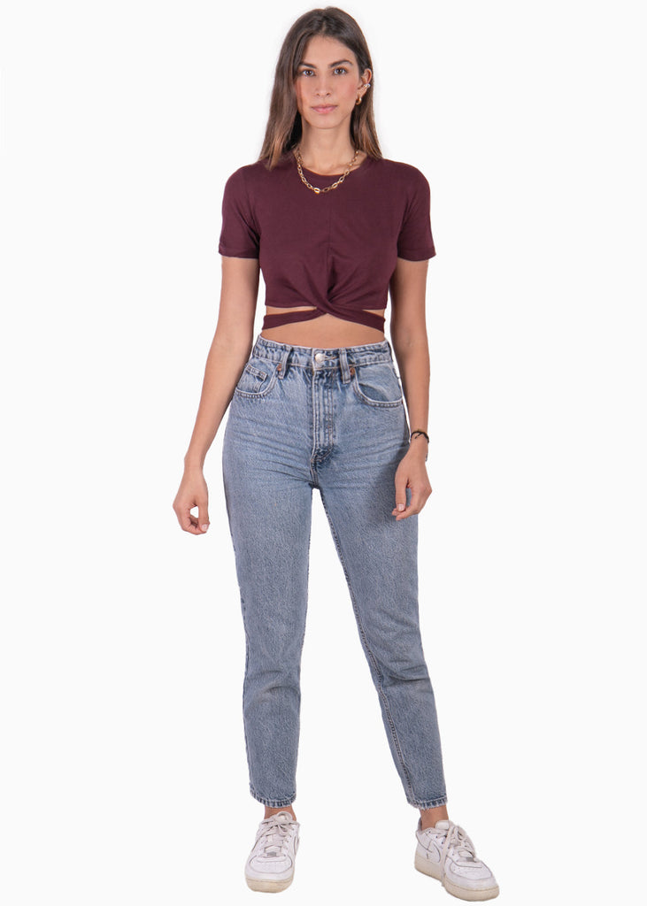 Crop top manga corta con anudados en costados color vino para mujer - Flashy