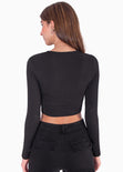 Crop top manga larga con abertura cut out en escote color negro para mujer - Flashy