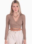 Crop top manga larga con escote en v y anudados color beige para mujer - Flashy
