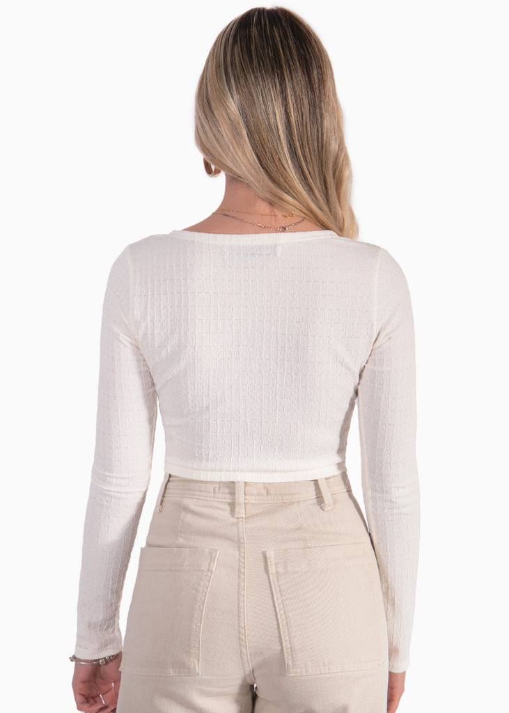 Crop top manga larga con escote entorchado color blanco para mujer - Flashy