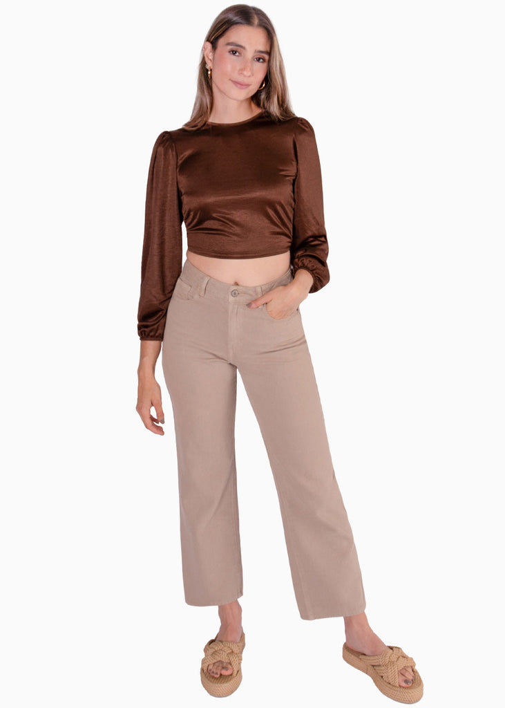 Crop top manga larga con mangas englobadas y espalda con entorchado color café para mujer - Flashy