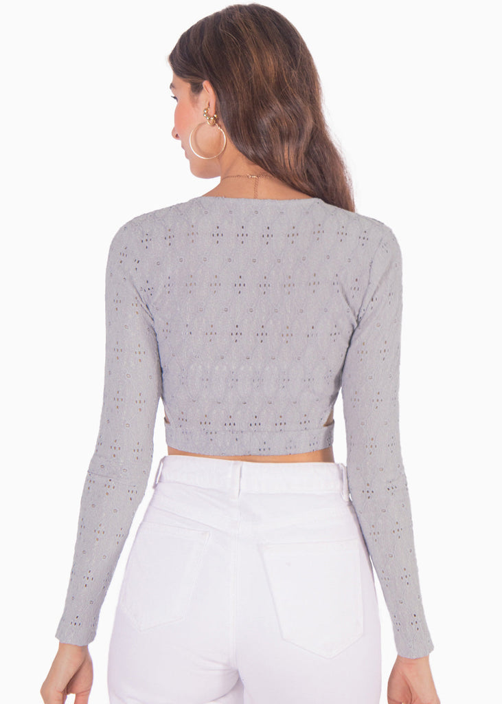 Crop top manga larga de ojalillo color gris para mujer - Flashy