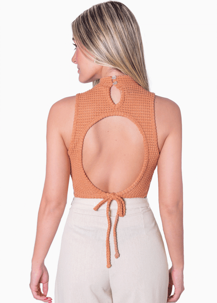 Crop top sin mangas con espalda descubierta y cuello halter color naranja para mujer - Flashy