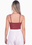 Crop top tipo cuero de tiras con escote cuadrado color vino para mujer - Flashy