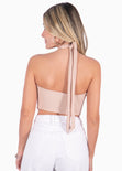 Crop top halter con abertura en escote color beige para mujer - Flashy