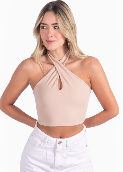 Crop top halter con abertura en escote color beige para mujer - Flashy