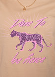 Camiseta estampada "Dare to be fierce" color beige para mujer - Flashy